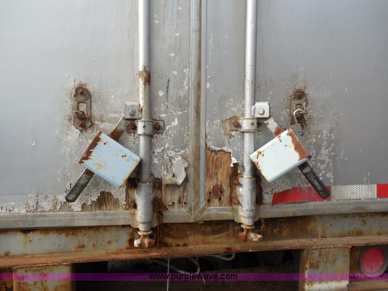 image for item G8614 1993 Monon dry van trailer