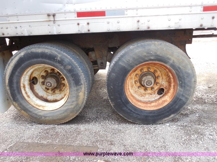 image for item G8614 1993 Monon dry van trailer