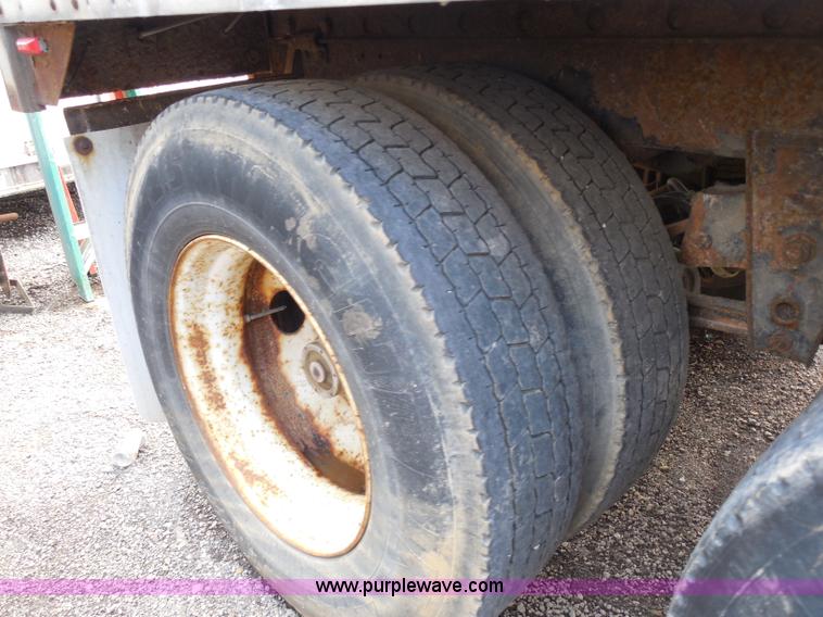 image for item G8614 1993 Monon dry van trailer