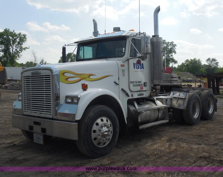 image for item G8621 1999 Freightliner FLD120 semi truck