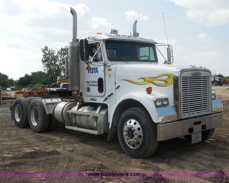image for item G8621 1999 Freightliner FLD120 semi truck