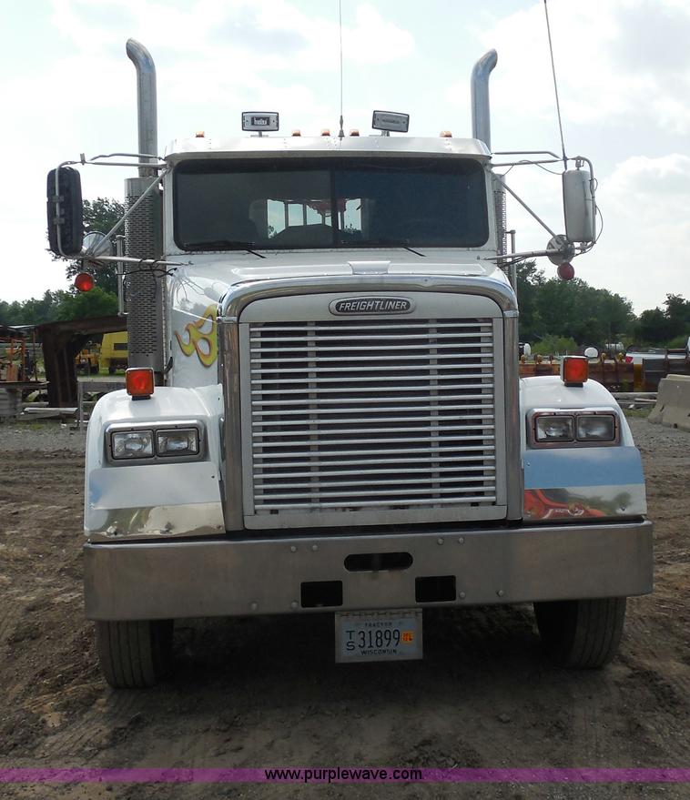 image for item G8621 1999 Freightliner FLD120 semi truck