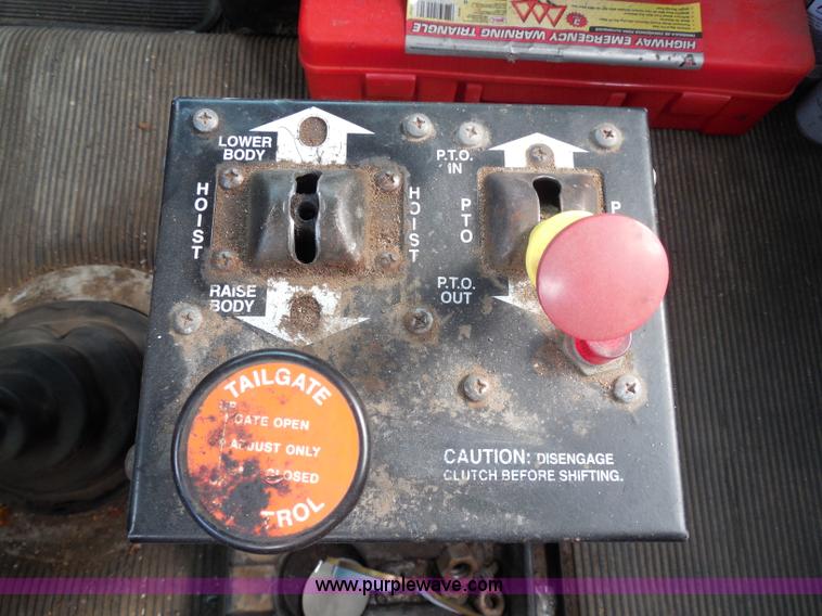 image for item G8621 1999 Freightliner FLD120 semi truck