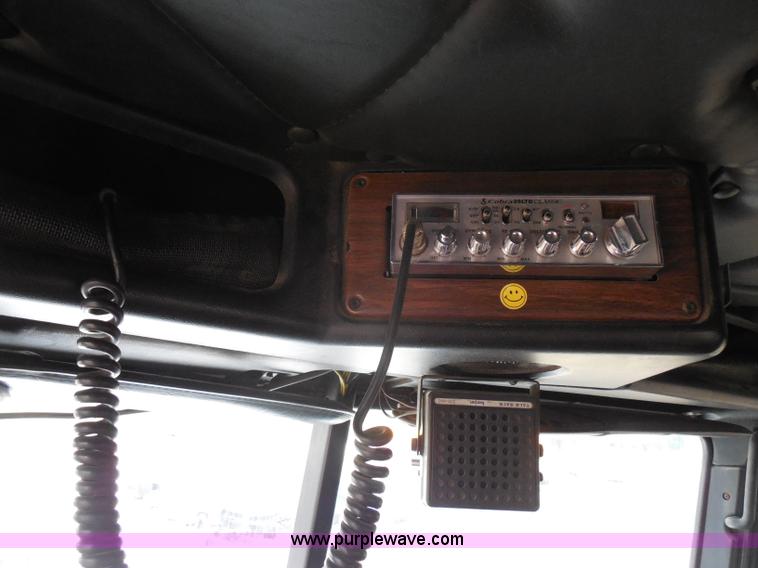 image for item G8621 1999 Freightliner FLD120 semi truck