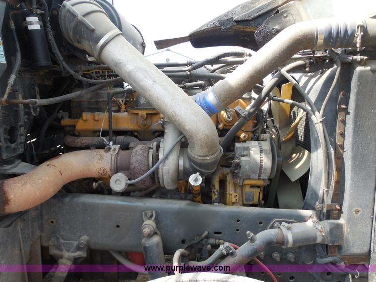 image for item G8621 1999 Freightliner FLD120 semi truck