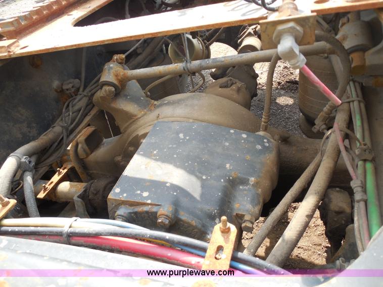 image for item G8621 1999 Freightliner FLD120 semi truck