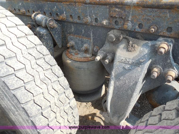 image for item G8621 1999 Freightliner FLD120 semi truck