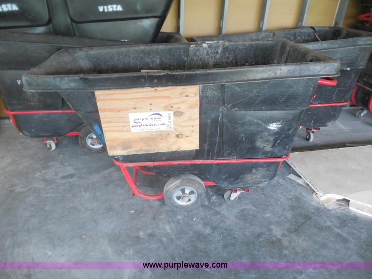 image for item G8638 (9) Rubbermaid rolling carts