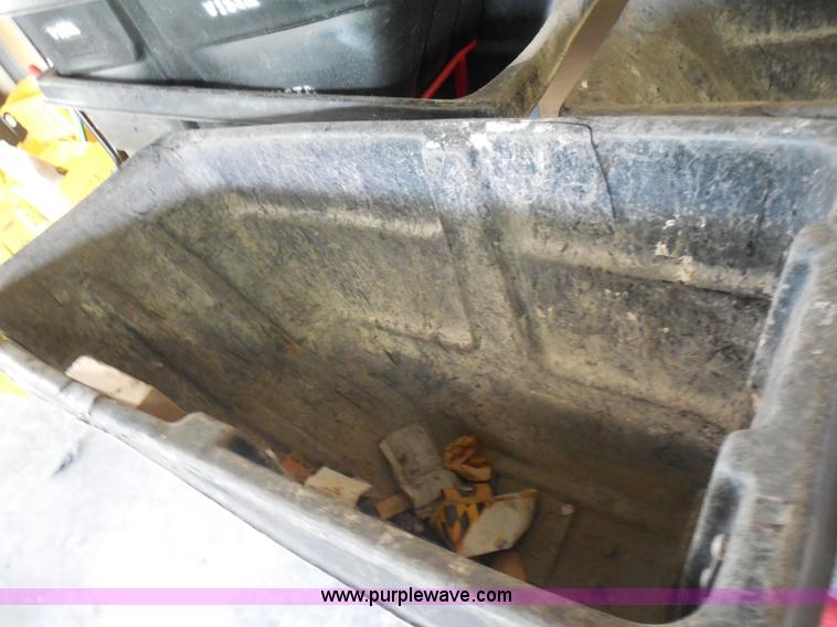 image for item G8638 (9) Rubbermaid rolling carts