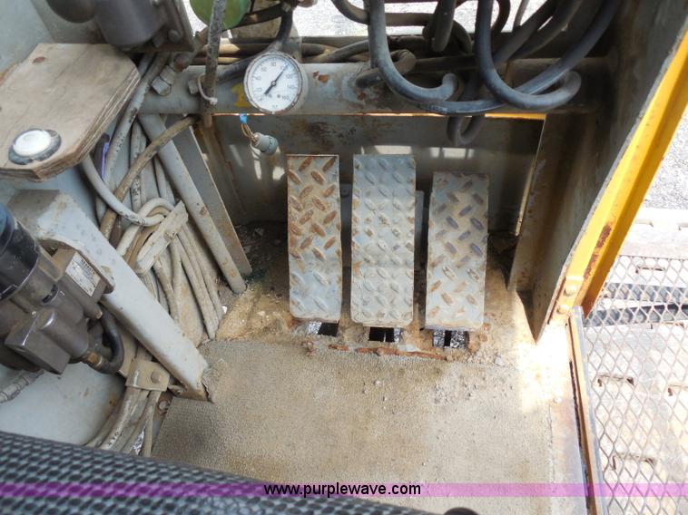 image for item G8659 1970 American 599 40-ton lattice boom crawler crane