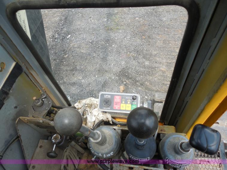 image for item G8659 1970 American 599 40-ton lattice boom crawler crane