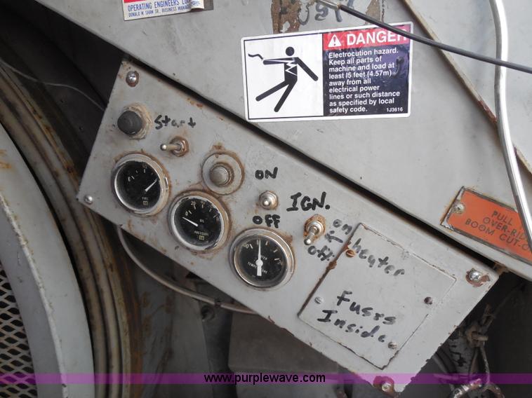 image for item G8659 1970 American 599 40-ton lattice boom crawler crane