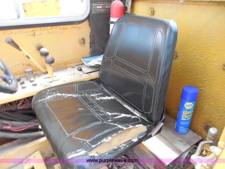 image for item G8660 1982 Grove RT65S 35-ton rough terrain crane