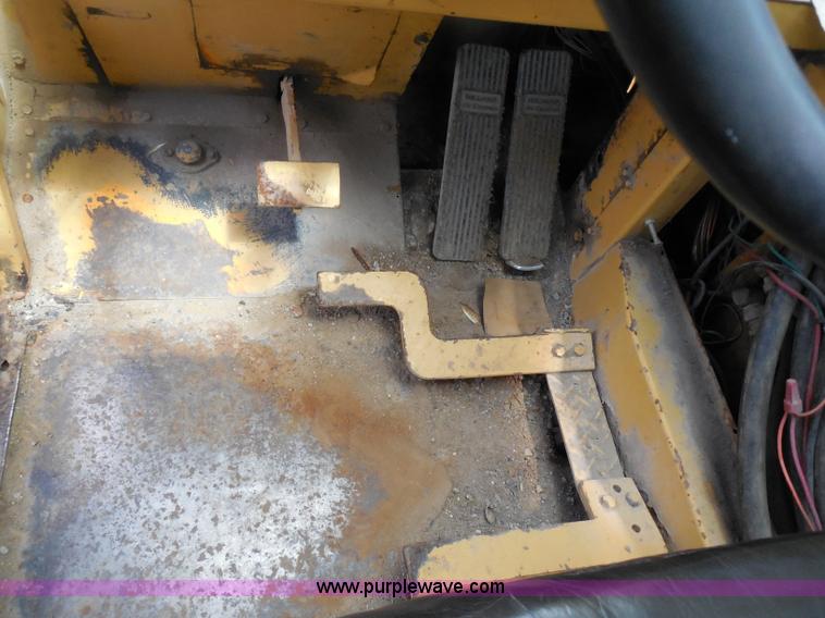 image for item G8660 1982 Grove RT65S 35-ton rough terrain crane