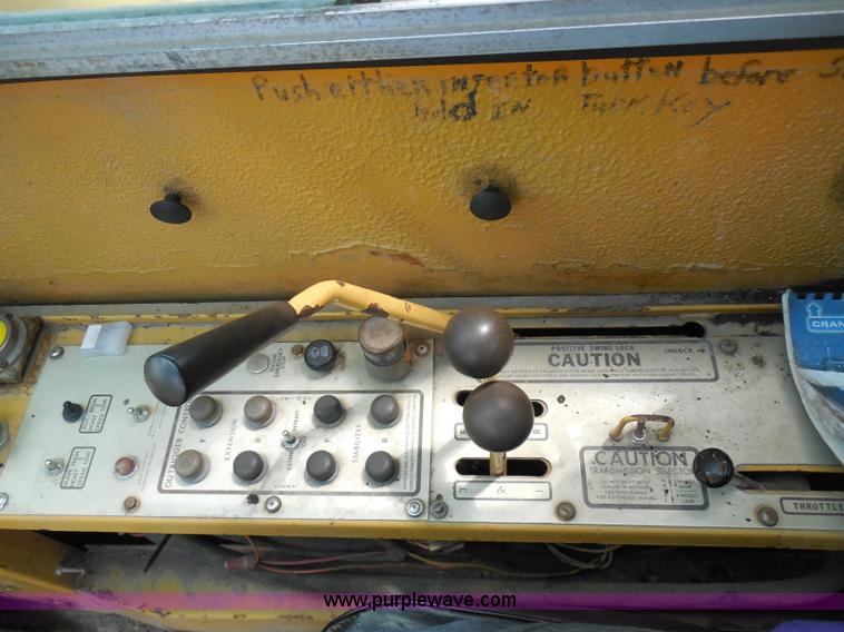 image for item G8660 1982 Grove RT65S 35-ton rough terrain crane