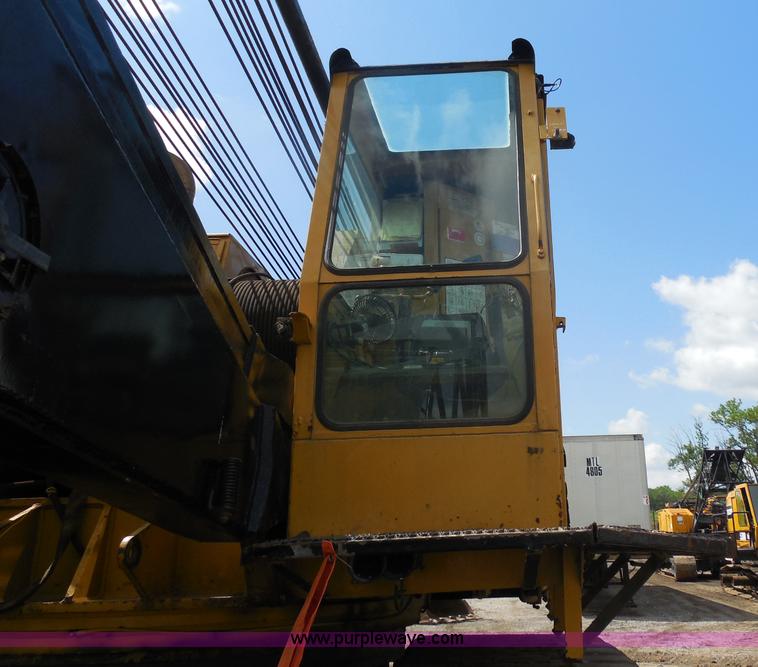 image for item G8661 1975 Lorain L-790 100-ton lattice boom crawler crane