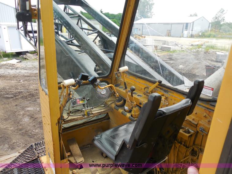 image for item G8661 1975 Lorain L-790 100-ton lattice boom crawler crane
