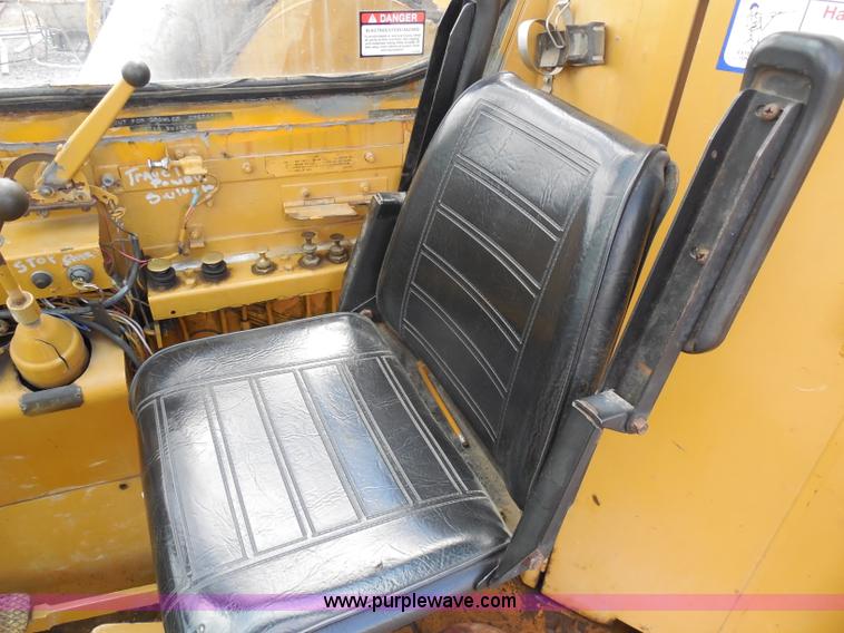 image for item G8661 1975 Lorain L-790 100-ton lattice boom crawler crane