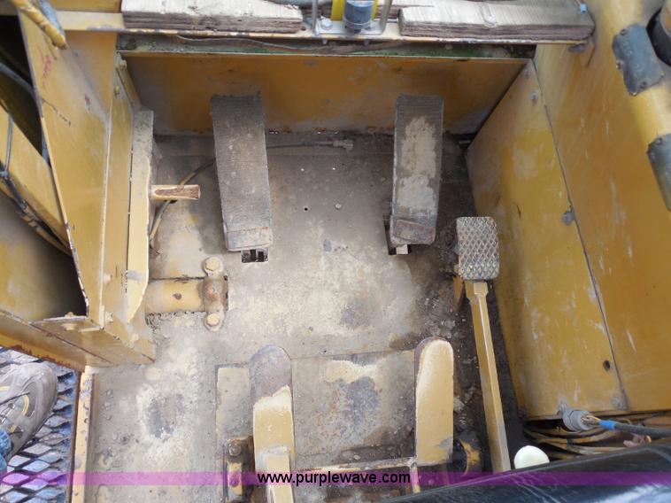 image for item G8661 1975 Lorain L-790 100-ton lattice boom crawler crane