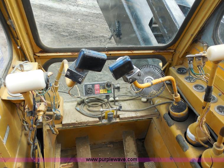 image for item G8661 1975 Lorain L-790 100-ton lattice boom crawler crane