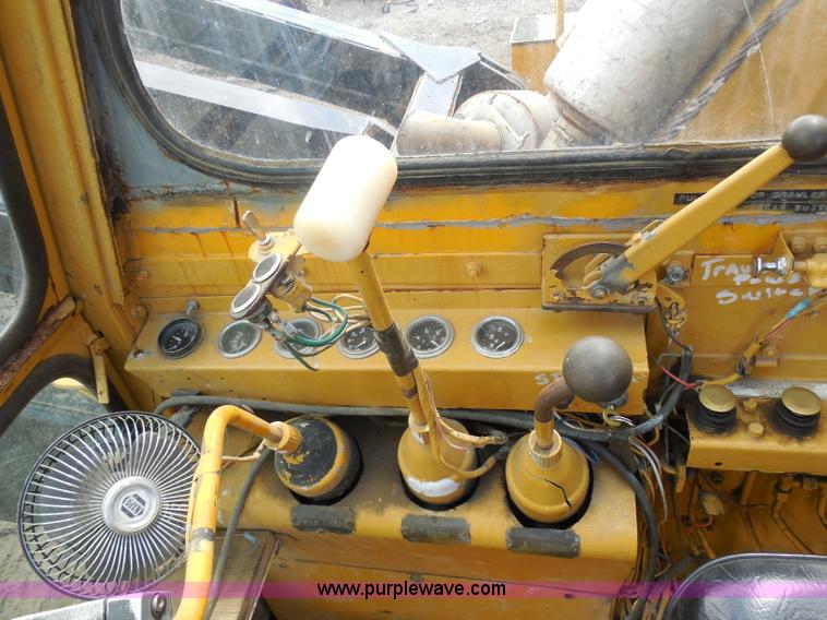 image for item G8661 1975 Lorain L-790 100-ton lattice boom crawler crane