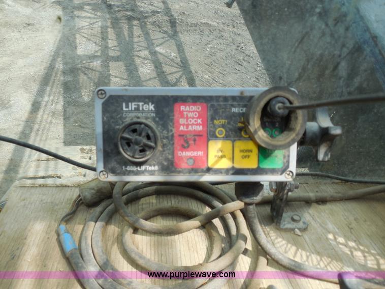 image for item G8661 1975 Lorain L-790 100-ton lattice boom crawler crane