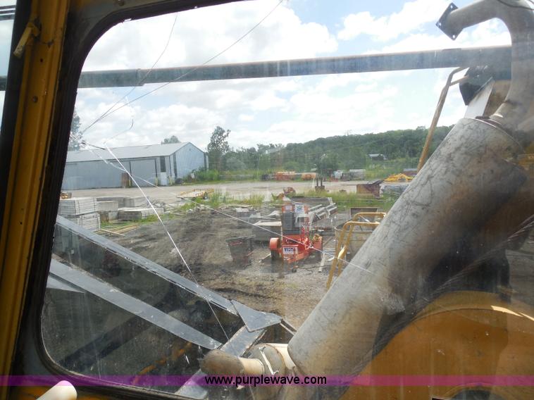 image for item G8661 1975 Lorain L-790 100-ton lattice boom crawler crane