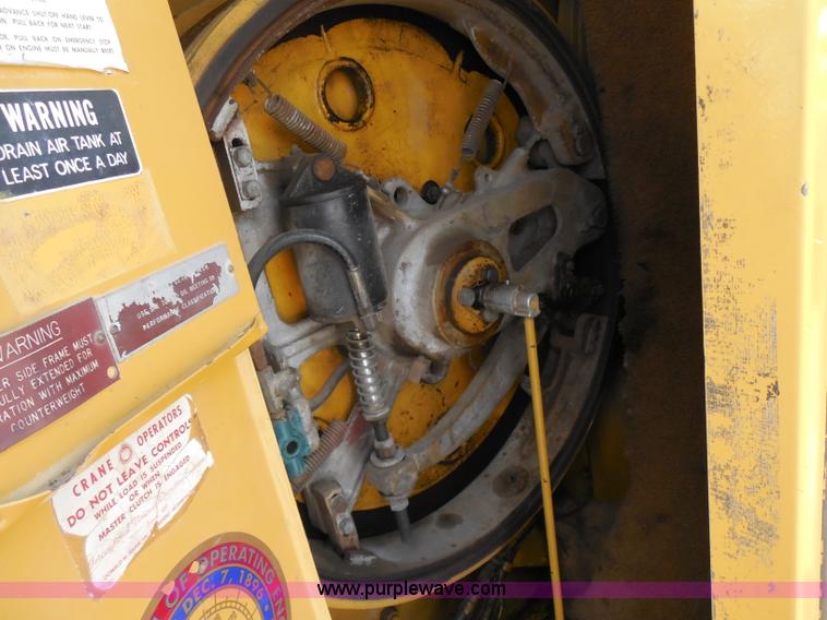 image for item G8661 1975 Lorain L-790 100-ton lattice boom crawler crane