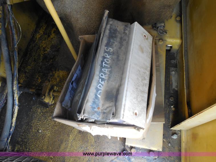 image for item G8661 1975 Lorain L-790 100-ton lattice boom crawler crane