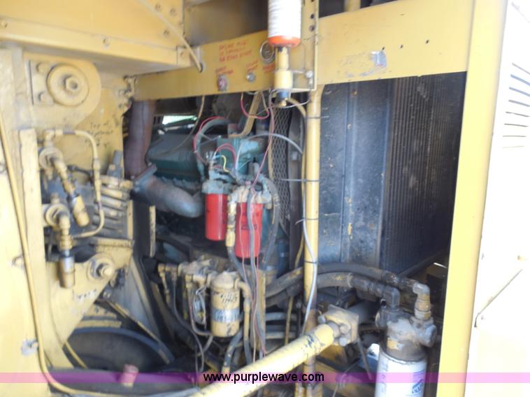 image for item G8661 1975 Lorain L-790 100-ton lattice boom crawler crane