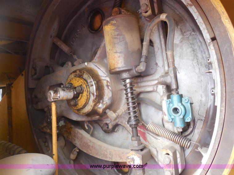 image for item G8661 1975 Lorain L-790 100-ton lattice boom crawler crane