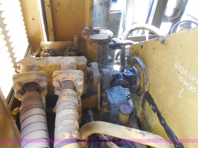 image for item G8661 1975 Lorain L-790 100-ton lattice boom crawler crane