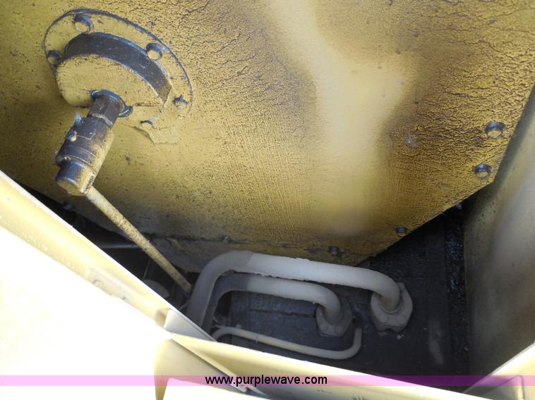 image for item G8661 1975 Lorain L-790 100-ton lattice boom crawler crane