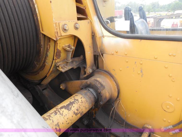 image for item G8661 1975 Lorain L-790 100-ton lattice boom crawler crane