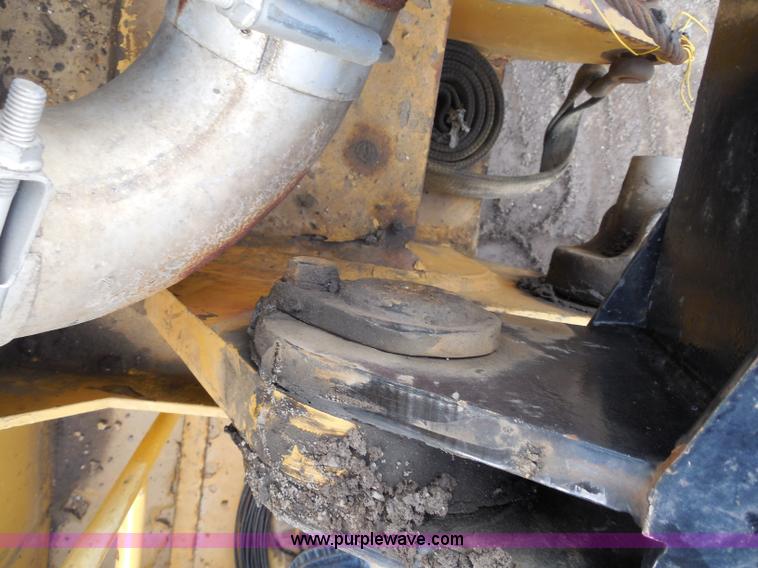 image for item G8661 1975 Lorain L-790 100-ton lattice boom crawler crane