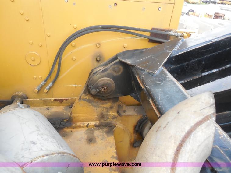 image for item G8661 1975 Lorain L-790 100-ton lattice boom crawler crane