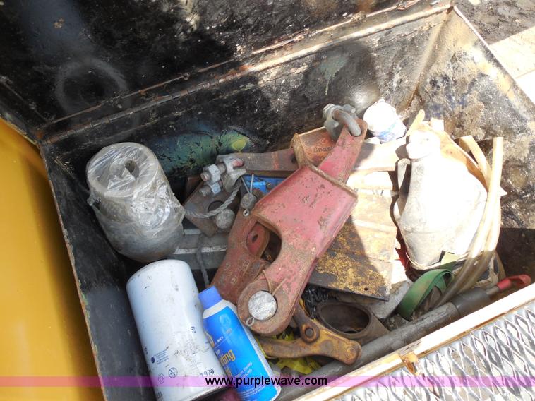 image for item G8661 1975 Lorain L-790 100-ton lattice boom crawler crane