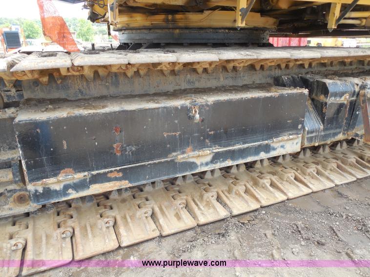 image for item G8661 1975 Lorain L-790 100-ton lattice boom crawler crane