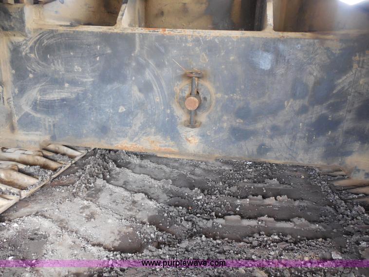 image for item G8661 1975 Lorain L-790 100-ton lattice boom crawler crane