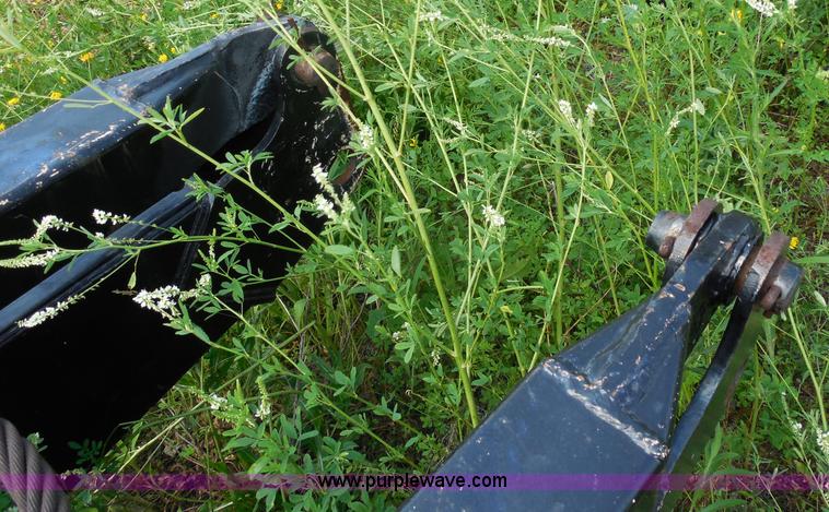 image for item G8661 1975 Lorain L-790 100-ton lattice boom crawler crane