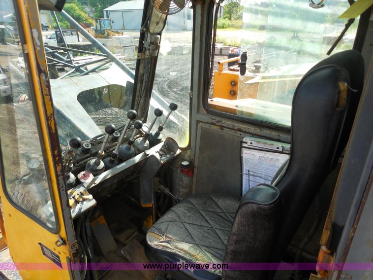 image for item G8663 1974 Lima 700-HC 80-ton lattice boom crawler crane