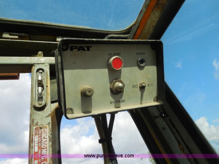 image for item G8663 1974 Lima 700-HC 80-ton lattice boom crawler crane