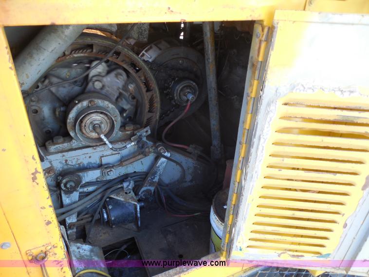 image for item G8663 1974 Lima 700-HC 80-ton lattice boom crawler crane