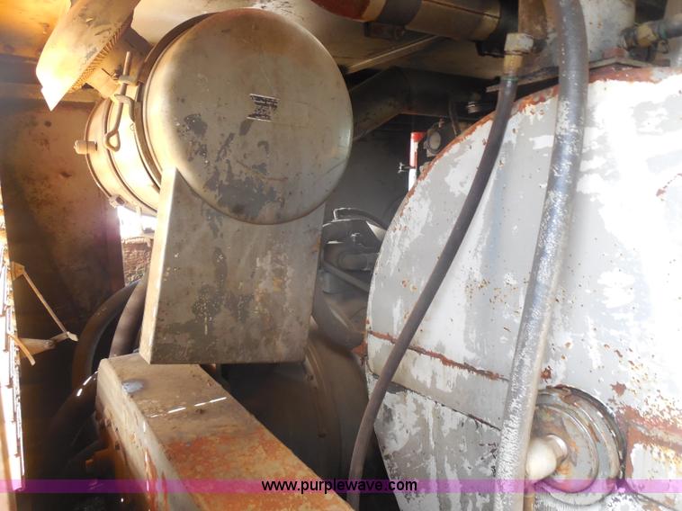 image for item G8663 1974 Lima 700-HC 80-ton lattice boom crawler crane