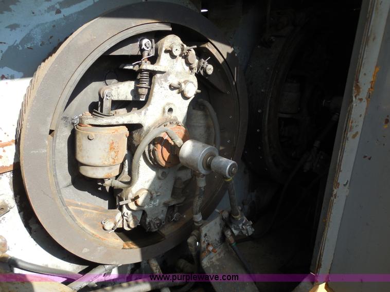 image for item G8663 1974 Lima 700-HC 80-ton lattice boom crawler crane