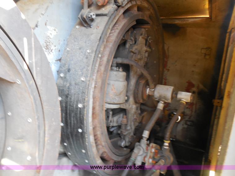 image for item G8663 1974 Lima 700-HC 80-ton lattice boom crawler crane