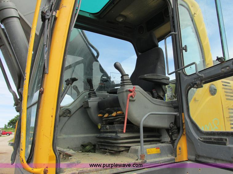 image for item G8666 2004 Volvo EC330BLC excavator