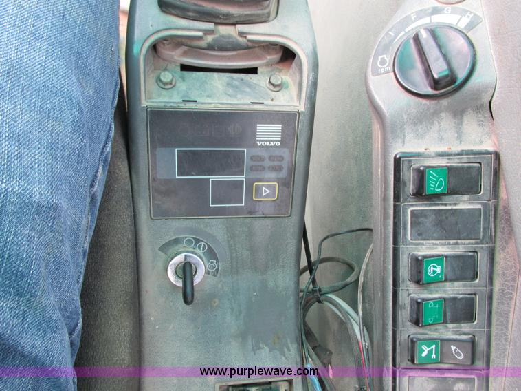 image for item G8666 2004 Volvo EC330BLC excavator