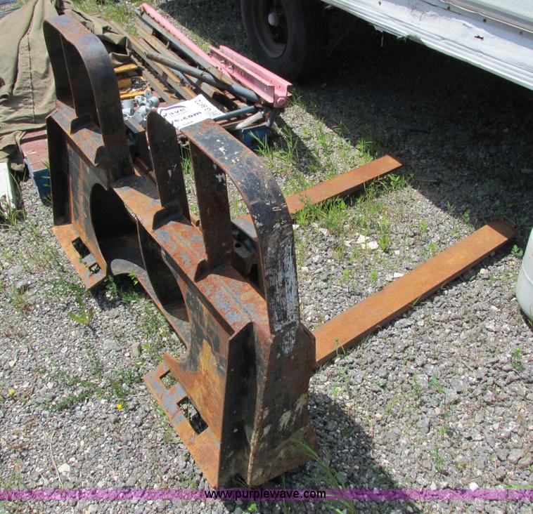 image for item G8672 Skid steer forks