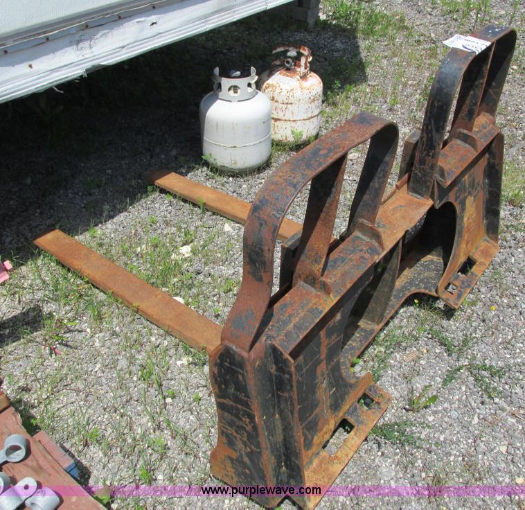 image for item G8672 Skid steer forks